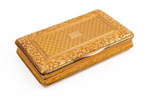 A EUROPEAN RECTANGULAR GOLD SNUFF BOX