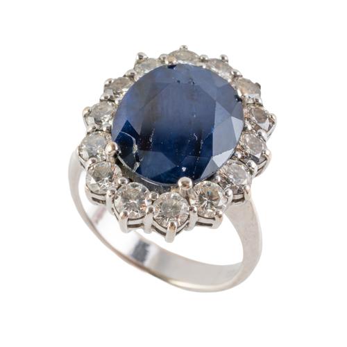 A SAPPHIRE AND DIAMOND CLUSTER RING (2)