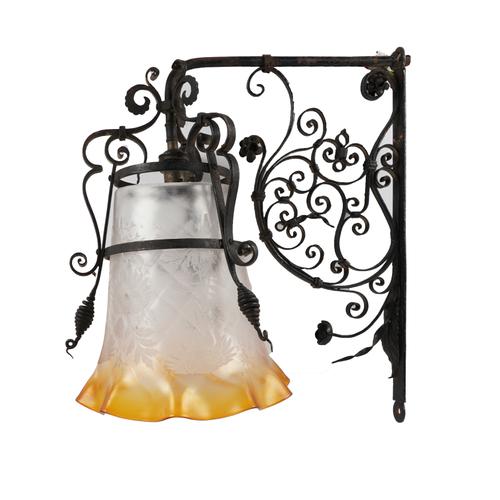 A BLACK PAINTED WROUGHT IRON WALL LIGHT