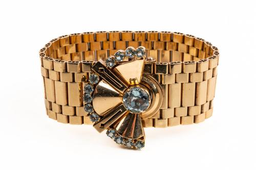 A GOLD AND AQUAMARINE BRACELET (2)