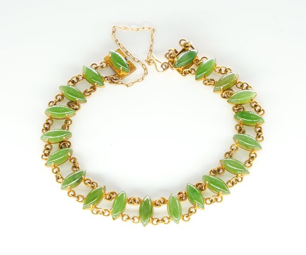 A GOLD AND MARQUISE SHAPED PALE NEPHRITE BRACELET