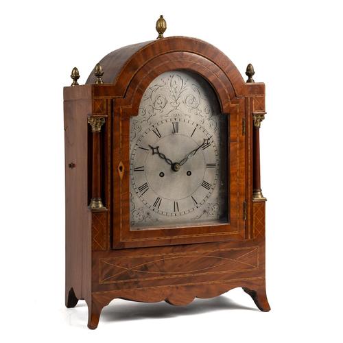 A GEORGE III PROVINCIAL MAHOGANY AND CHEQUER OUTLINED STRIKING AND REPEATING BRACKET CLOCK