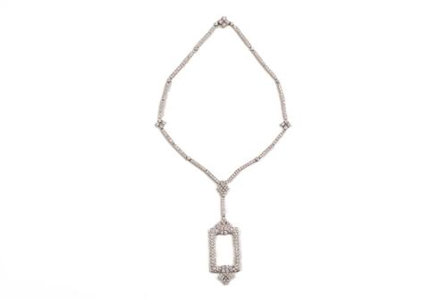 A DIAMOND SET NECKLACE IN 18CT