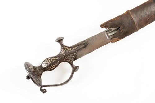 AN INDO-PERSIAN TALWAR