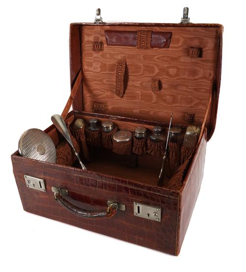 A GEORGE V SILVER FITTED DRESSING TABLE SET IN A VANITY TRAVELLING CASE