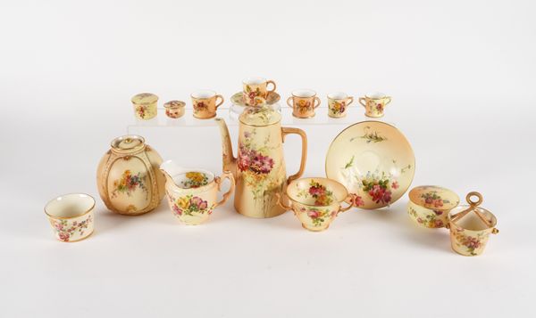 A GROUP OF ROYAL WORCESTER PORCELAIN ( 21)