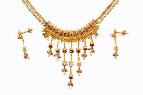 A MATCHING GOLD NECKLACE AND EARRINGS