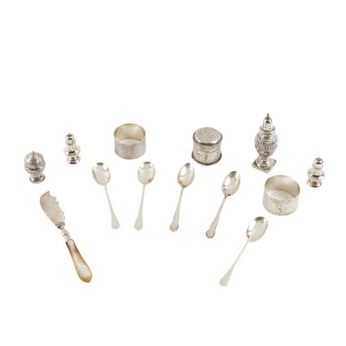 A GROUP OF SILVER AND SILVER MOUNTED WARES (13)