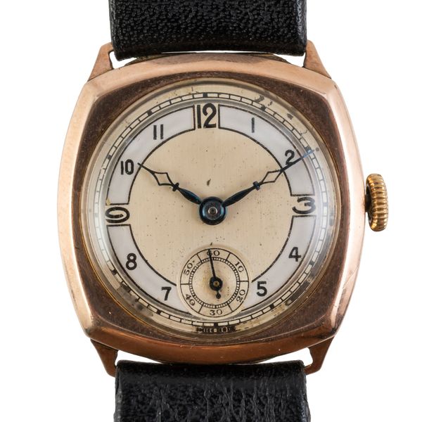 A 9CT GOLD CUSHION SHAPE WATCH