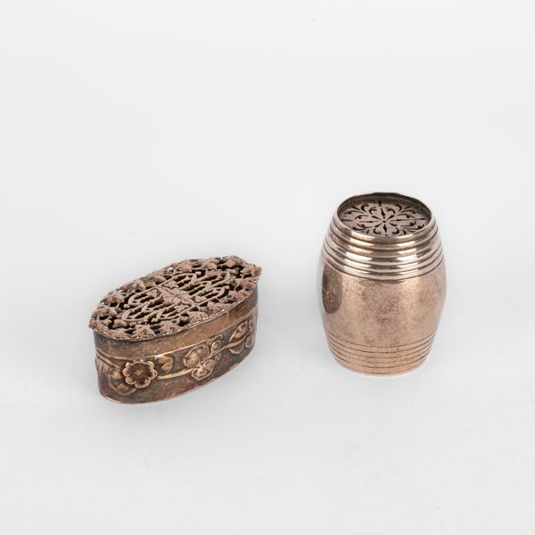 A Victorian silver pounce pot