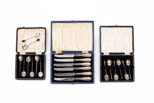 A set of six silver seal top teaspoons