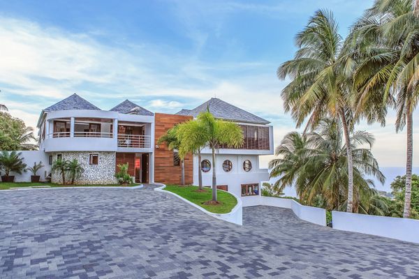 Five Nights in one of Geejam's Premium Villas