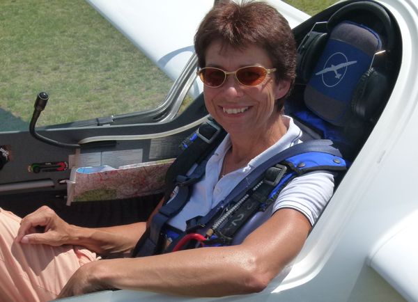 Fly high with Cornelia Schaich – Experience the gliding world champion up close
