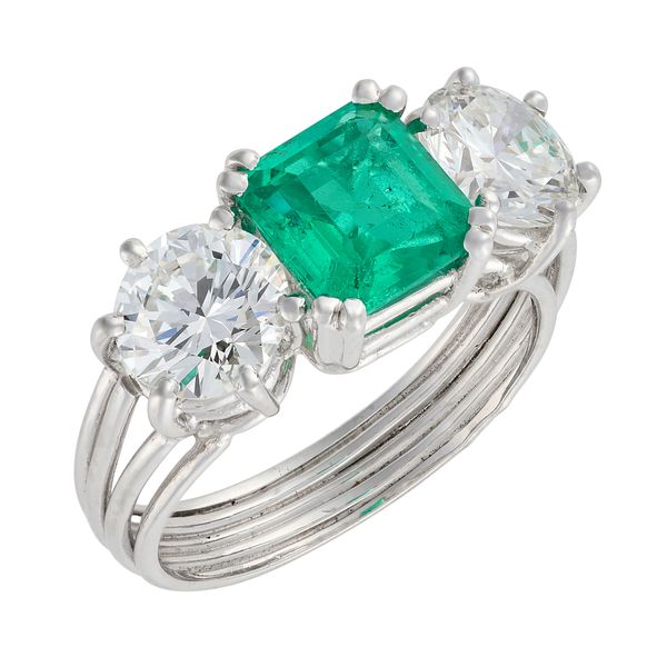 A FINE COLOMBIAN EMERALD AND DIAMOND THREE STONE RING