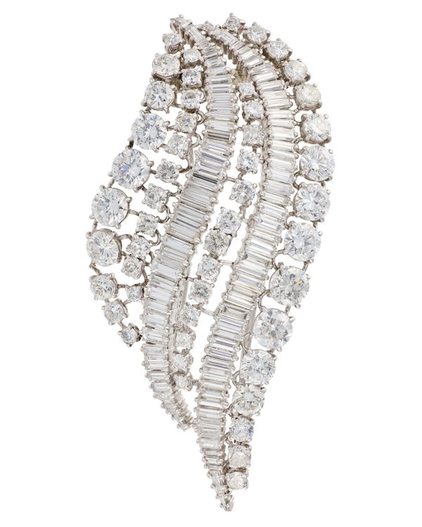 A LARGE DIAMOND BROOCH