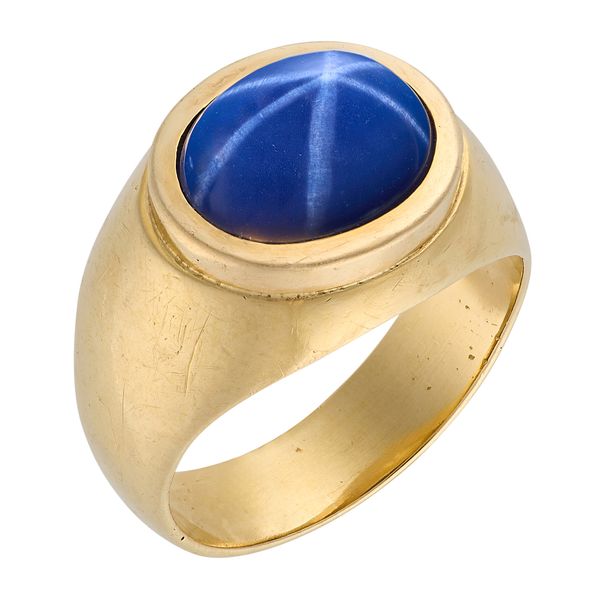 A SYNTHETIC STAR SAPPHIRE DRESS RING
