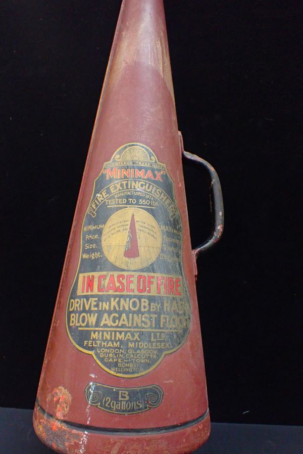 A VINTAGE 'MINIMAX' FIRE EXTINGUISHER