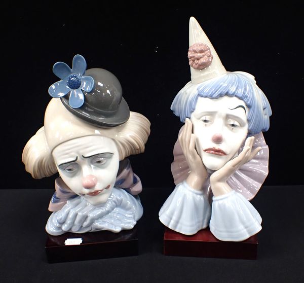 LLADRO: LARGE SAD CLOWN HEAD, RESTING HEAD IN HANDS