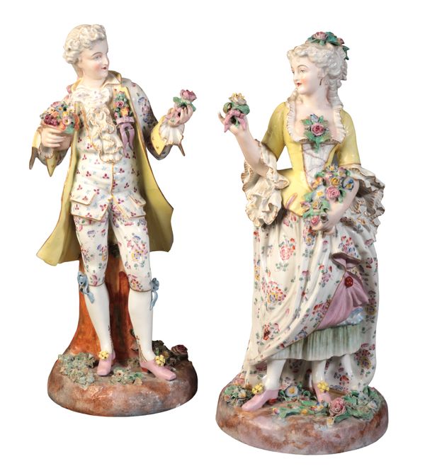 A PAIR OF DRESDEN PORCELAIN FIGURES