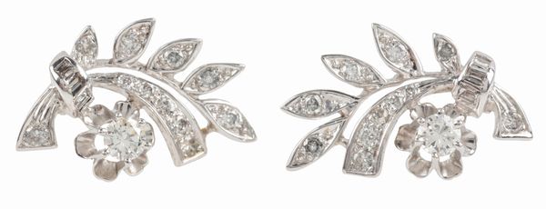 A PAIR OF DIAMOND SPRAY EARRINGS