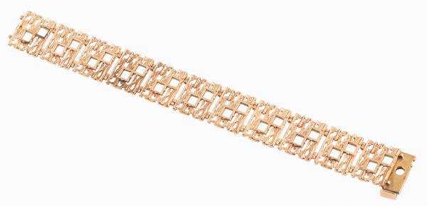 A 9CT GOLD BRACELET