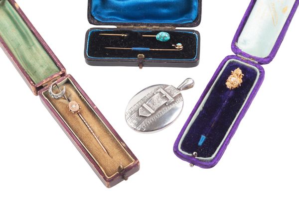 A GOLD NUGGET AND QUARTZ CRYSTAL STICK PIN