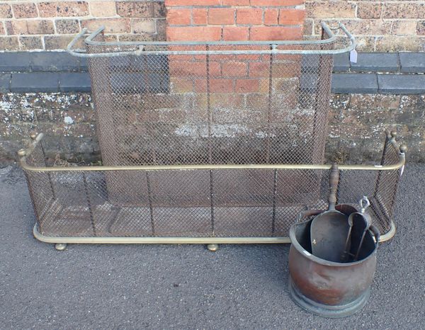 A VICTORIAN NURSERY FENDER, WITH BRASS DRYING RAIL