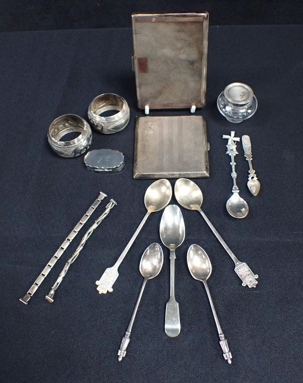 A COLLECTION OF SILVER AND WHITE METAL ITEMS