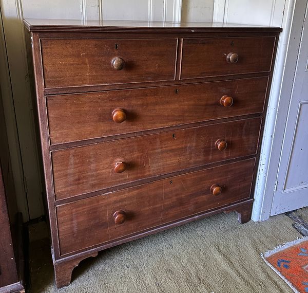 A VICTORIAN MAHOGANY CHEST OF DRAWERS