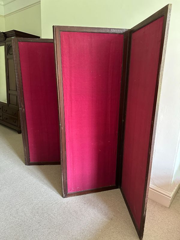 AN EDWARDIAN MAHOGANY FOLDING SCREEN