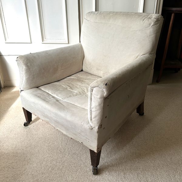 AN EDWARDIAN MAHOGANY ARMCHAIR