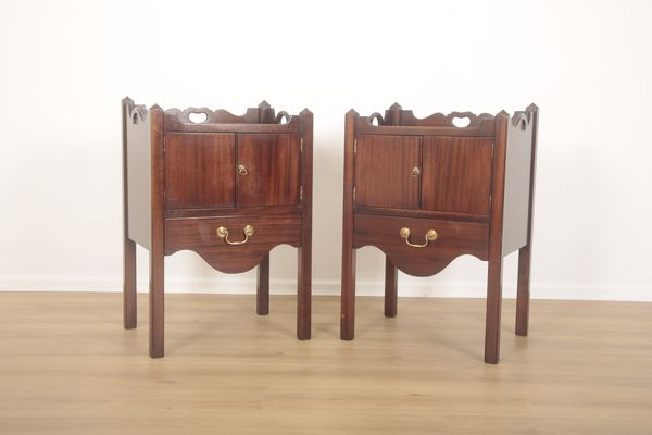 A PAIR OF MAHOGANY NIGHT CUPBOARDS IN GEORGE III STYLE