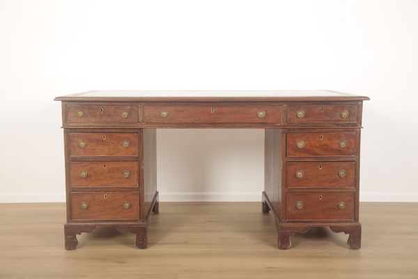 A TWIN PEDESTAL MAHOGANY GEORGIAN STYLE DESK