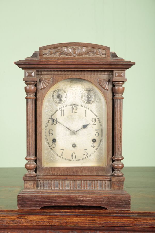 A GERMAN OAK MANTEL CLOCK BY KIENZLE