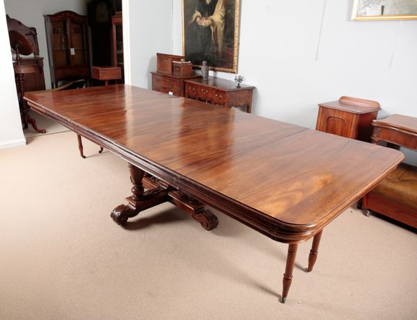 A VICTORIAN MAHOGANY EXTENDING DINING TABLE