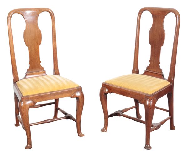 A PAIR OF QUEEN ANNE MAHOGANY DINING CHAIRS