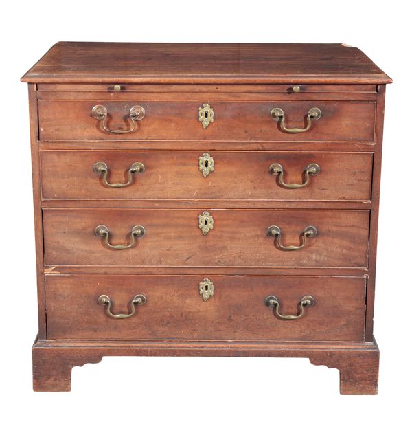 A GEORGE III MAHOGANY CHEST OF DRAWERS