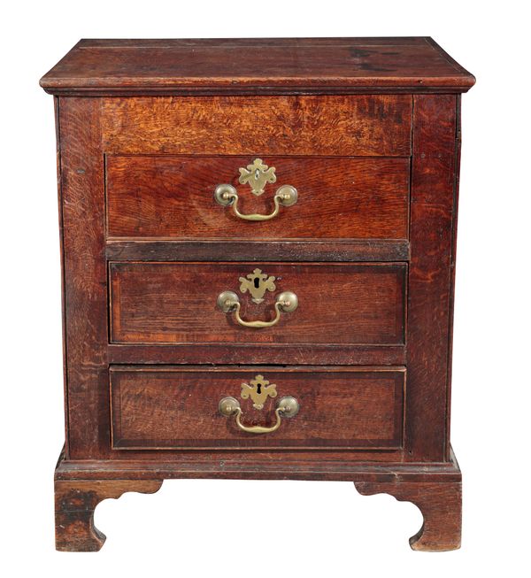 AN OAK CHEST OF DRAWERS