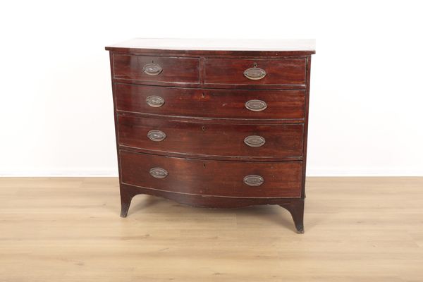 A MAHOGANY SERPENTINE CHEST OF DRAWERS