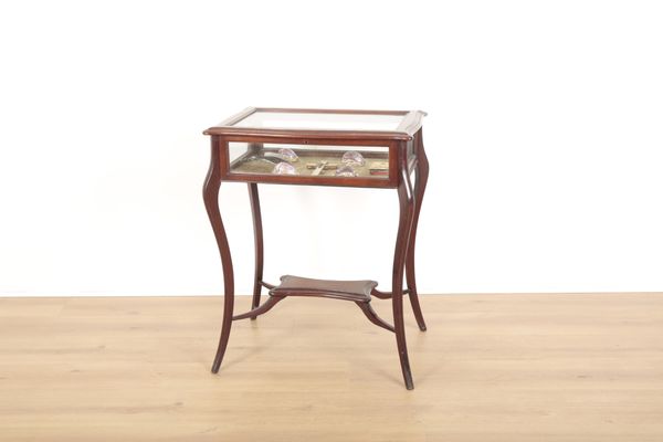 AN EDWARDIAN MAHOGANY BIJOUTERIE TABLE