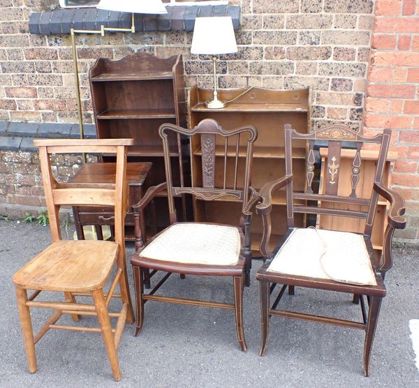 A SMALL 1930s OAK BOOKCASE