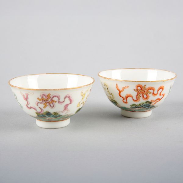 A PAIR OF CHINESE PORCELAIN FAMILLE ROSE 'WAN' TEABOWLS
