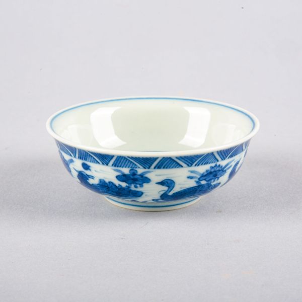 A CHINESE PORCELAIN BLUE AND WHITE CUP