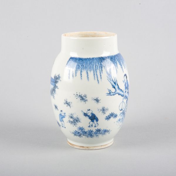 A CHINESE PORCELAIN BLUE AND WHITE JAR