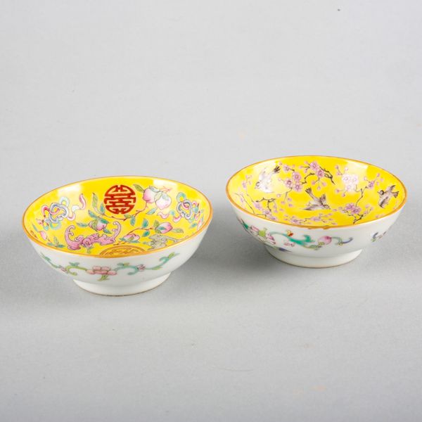 TWO SIMILAR SMALL CHINESE PORCELAIN FAMILLE ROSE BOWLS