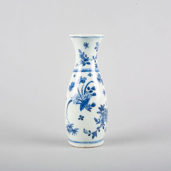 A CHINESE PORCELAIN BLUE AND WHITE WALL VASE