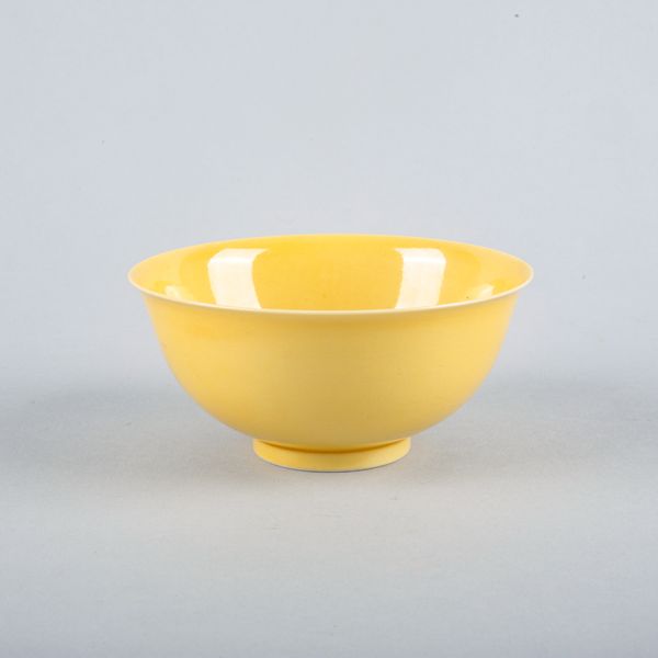 A CHINESE PORCELAIN MONOCHROME YELLOW GLAZED BOWL