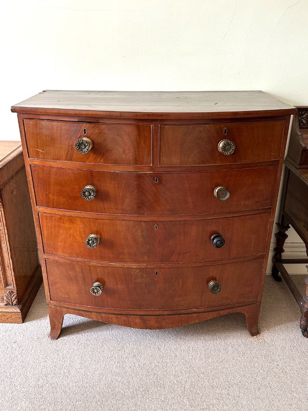 A REGENCY MAHOGANY BOW FRONT CHEST OF DRAWERS