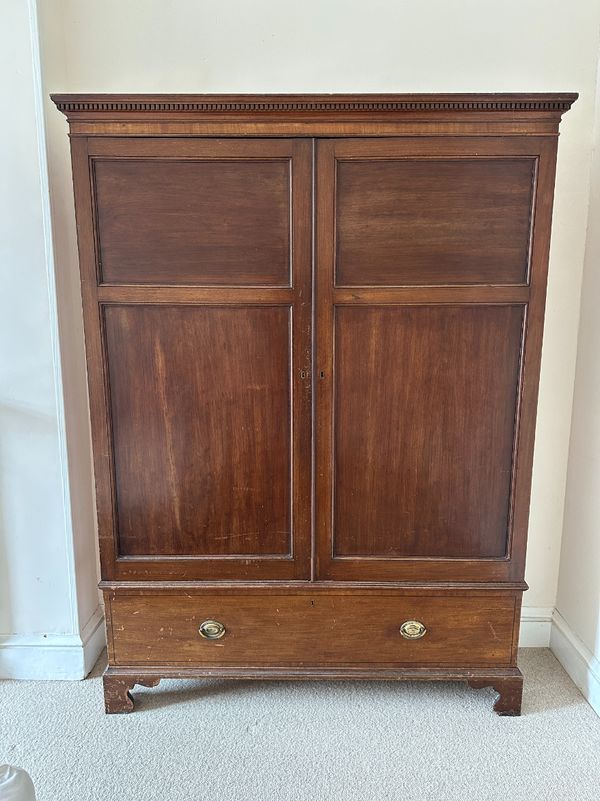 AN EDWARDIAN MAHOGANY WARDROBE