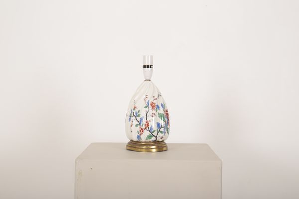 A FRENCH PORCELAIN TABLE LAMP